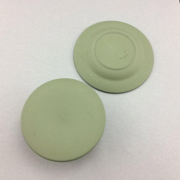 2 Pieces of Wedgwood Jaspeware Green Pieces Candlestick Holder Trinket Dish - Picture 3 of 10